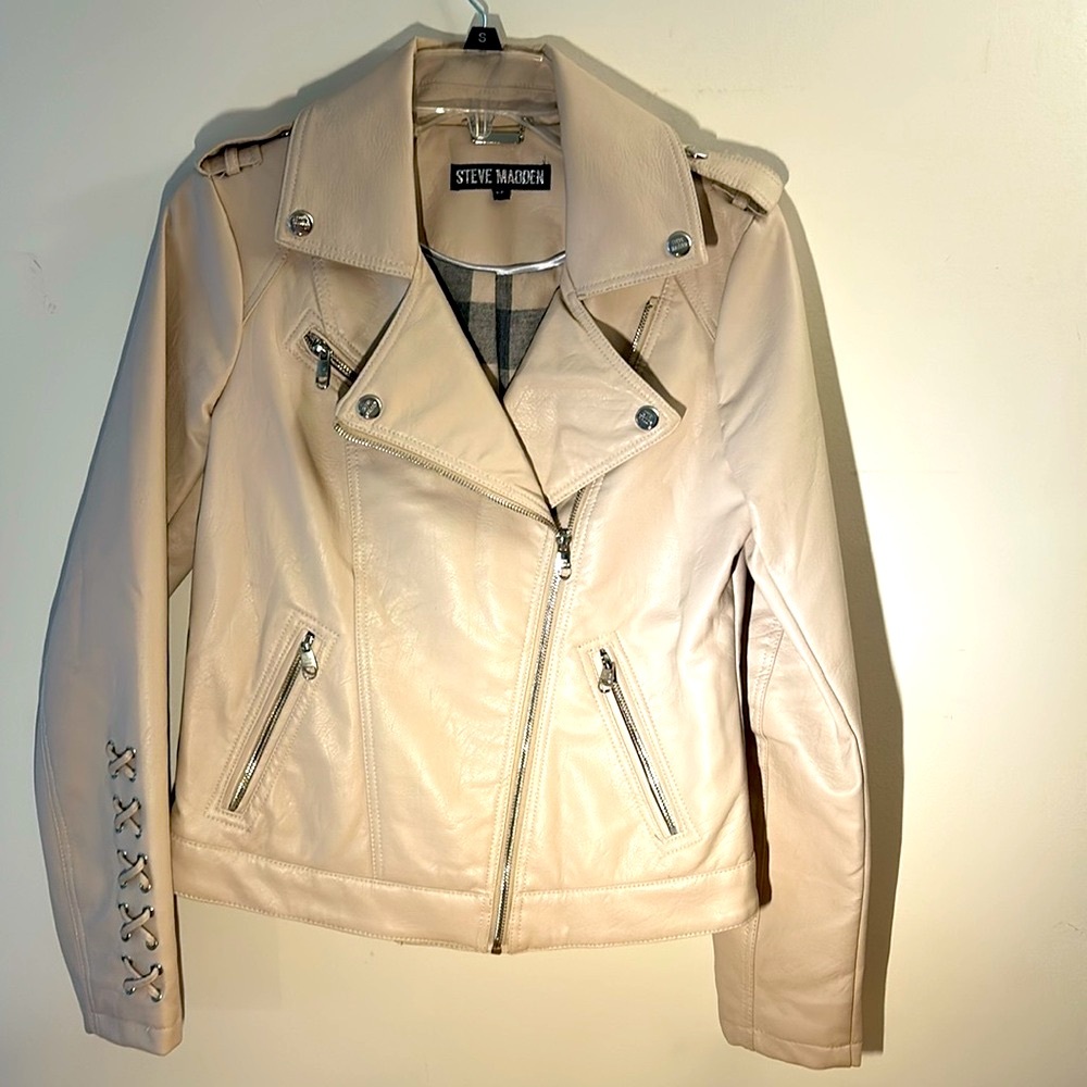 Steve Madden Jacket Beige size S/P is a sleek faux-leather jacket like new